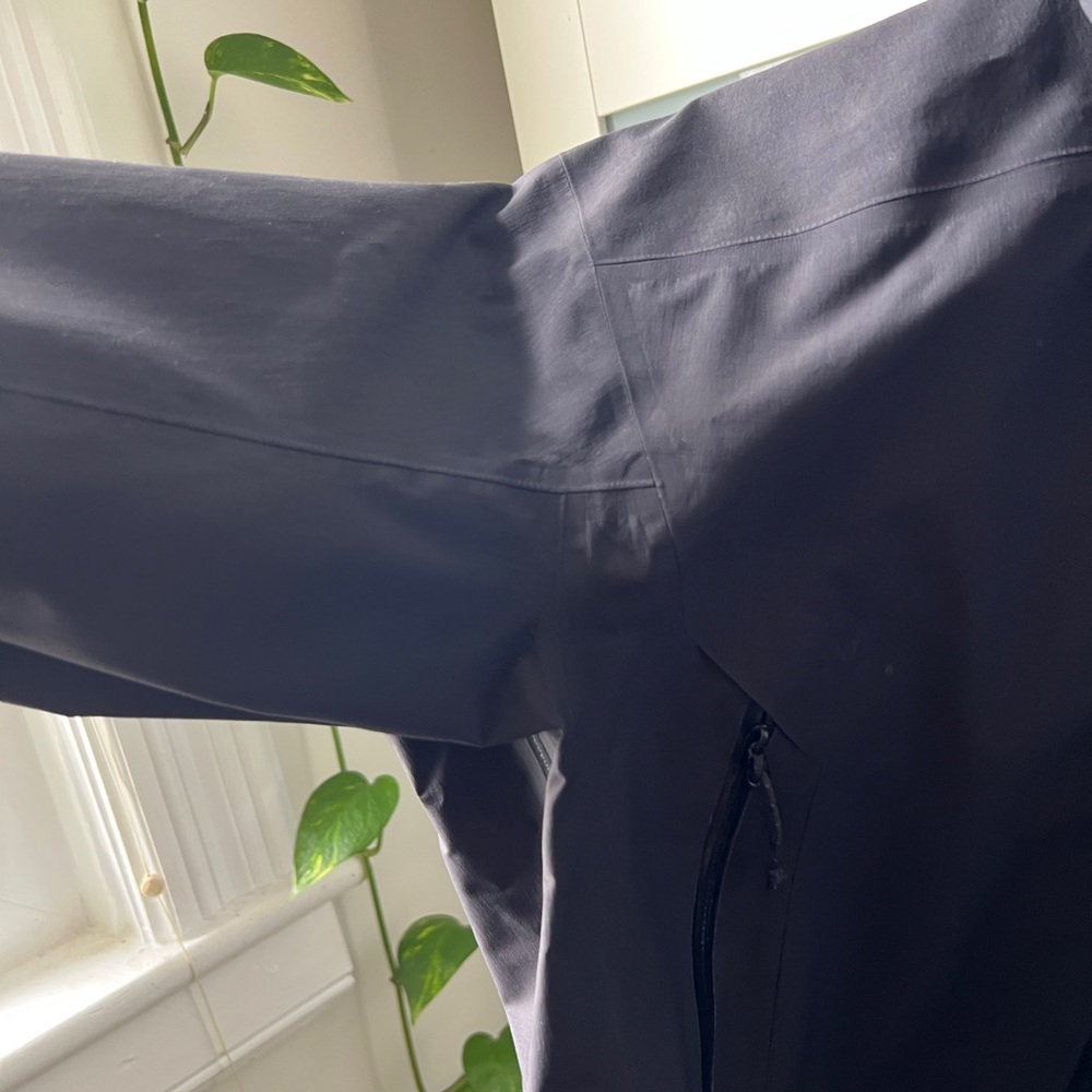 Arc'teryx Beta AR Black Raincoat - Picture 9 of 16